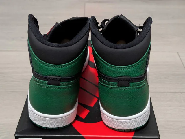 Air Jordan "Pine Green 2.0" 1 Retro High - Size 9.5 image indicator(4)