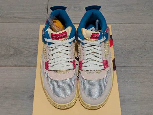 DS Air Jordan x Union Guava 4 - Size 9 image indicator(2)