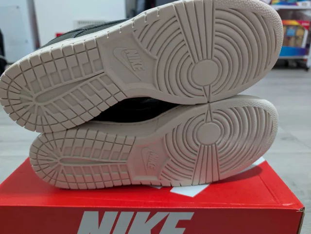 DS Nike "Sequoia" Dunk Low - Size 9.5 image indicator(5)