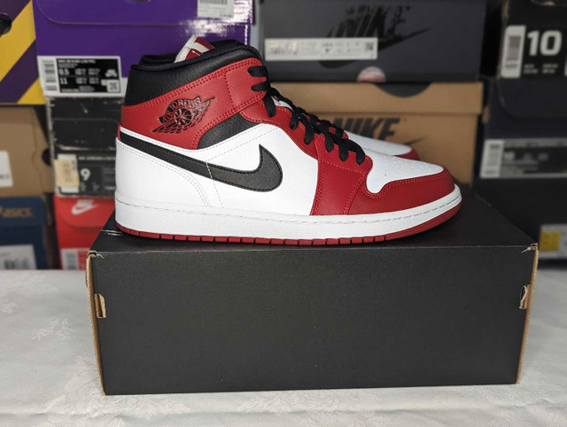 DS Air Jordan "Chicago" Retro 1 Mid - Size 9.5