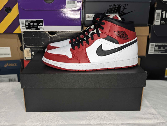 DS Air Jordan "Chicago" Retro 1 Mid - Size 9.5 - photo 3