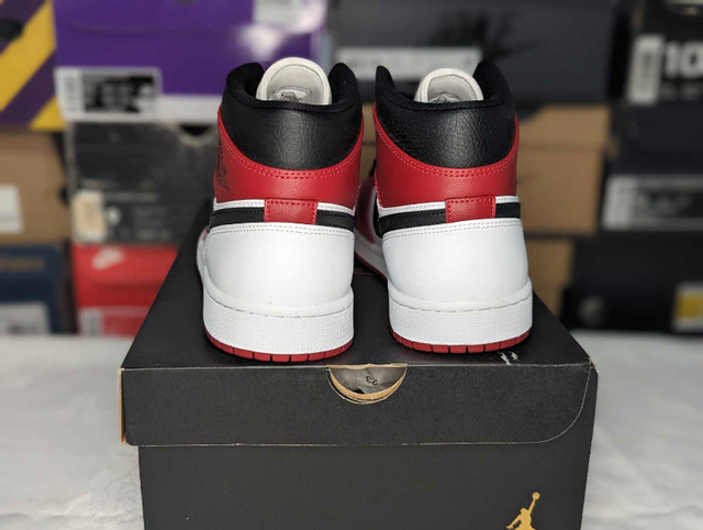 DS Air Jordan "Chicago" Retro 1 Mid - Size 9.5 - photo 4