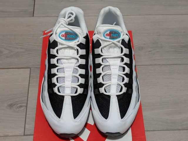 DS Nike "Chlorine Blue" Air Max 95 - Size 9.5 image indicator(2)