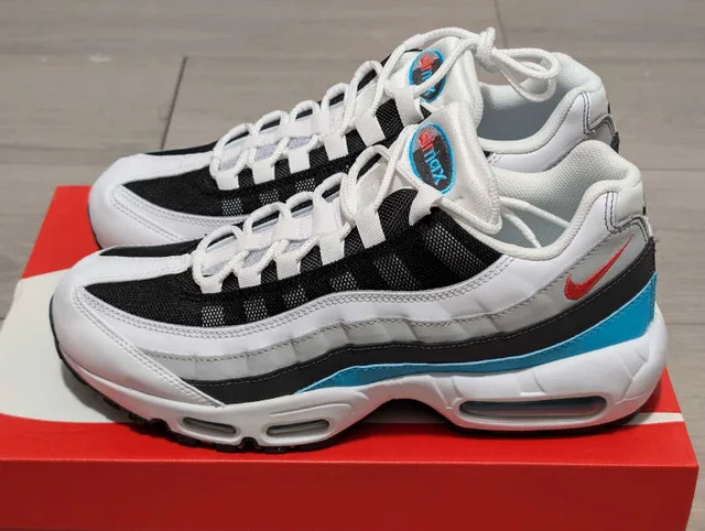 DS Nike "Chlorine Blue" Air Max 95 - Size 9.5 image indicator(3)