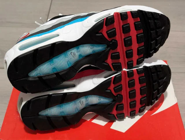 DS Nike "Chlorine Blue" Air Max 95 - Size 9.5 image indicator(5)