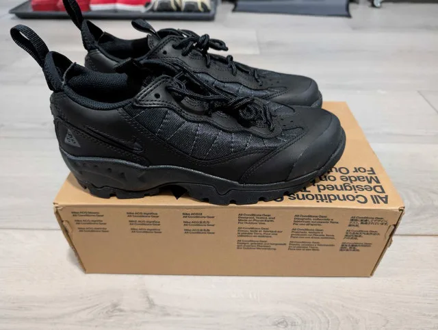 DS Nike Black ACG Air Mada - Size 8 thumbnail