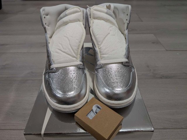 DS Jordan "Metallic Silver" Retro 1 High - Size 9.5M/11W - photo 2