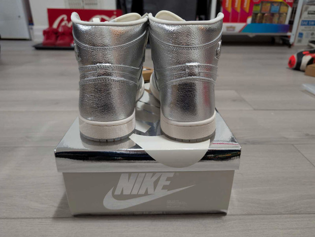 DS Jordan "Metallic Silver" Retro 1 High - Size 9.5M/11W - photo 4