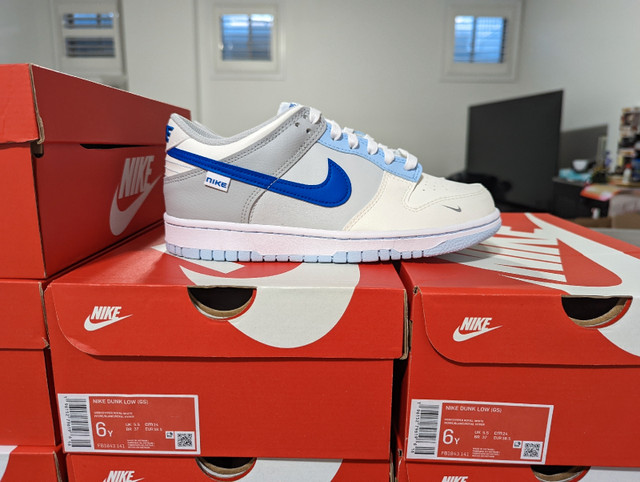 DS Nike "Ivory Hyper Royal" Dunk Low - Size 6Y