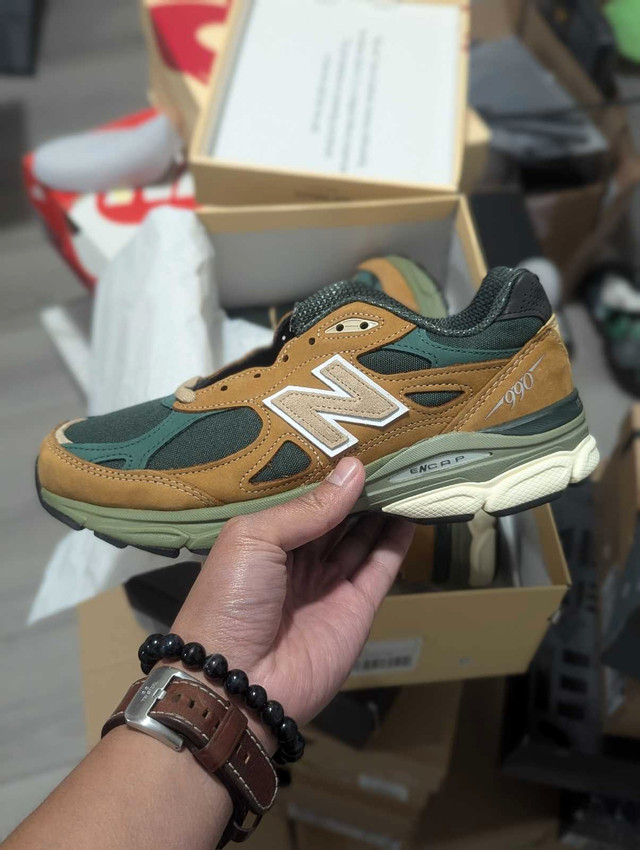DS New Balance MiUSA Tan Green 990v3 - Size 7
