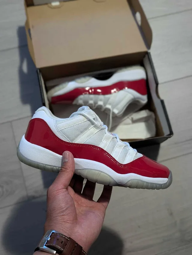 DS Jordan "Cherry Red" 11 Low - Size 5Y thumbnail