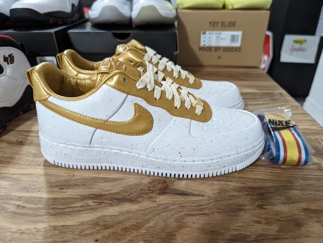 DS Nike "Gold Medal" Air Force 1 Premium Low - Size 8.5 thumbnail
