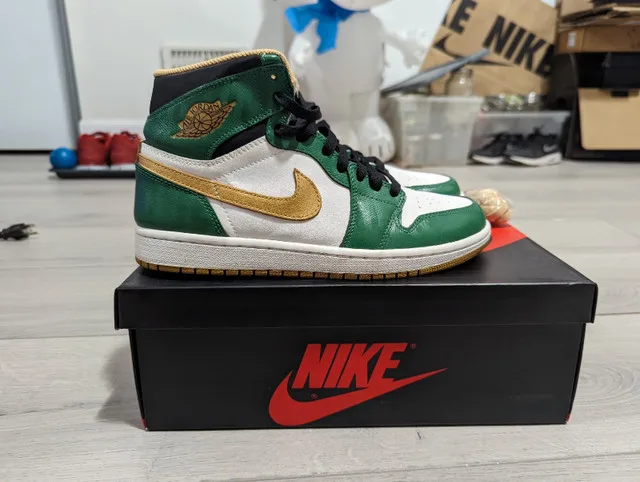 NDS Air Jordan "Celtic" 1 Retro High OG - Size 8 thumbnail
