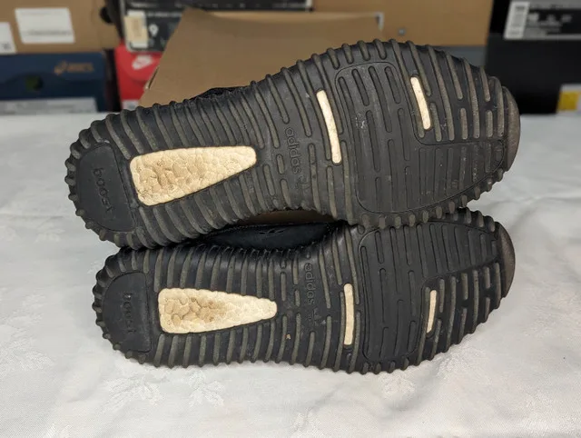 VNDS Adidas "Pirate Black" Yeezy Boost 350 - Size 9 (2015) image indicator(2)