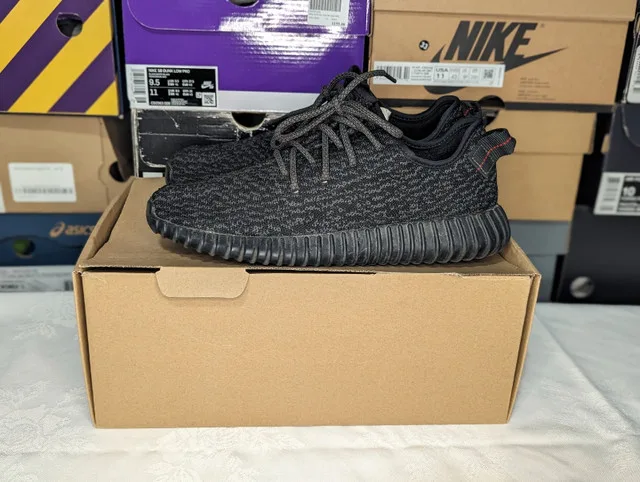 VNDS Adidas "Pirate Black" Yeezy Boost 350 - Size 9 (2015) image indicator(5)