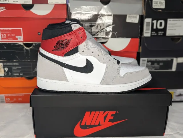 DS Air Jordan "Smoke Grey" 1 High OG - Size 9.5 thumbnail