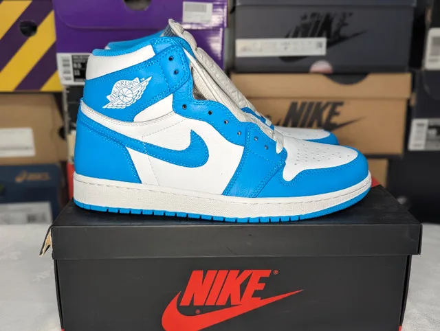 DS Nike Air Jordan "UNC" 1 High OG (2015) - Size 9.5 thumbnail