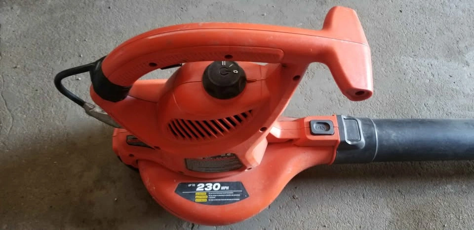 Black & Decker Electric Leaf Blower - photo 3