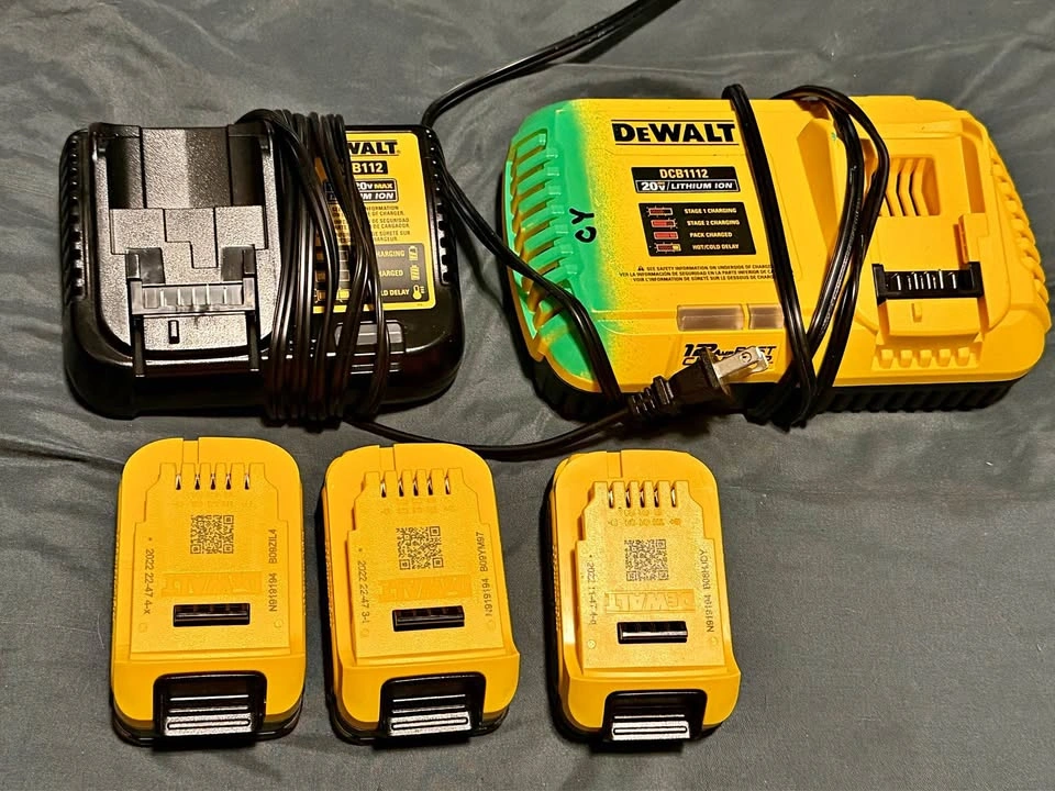 DeWalt 20V MAX Battery and Charger Set