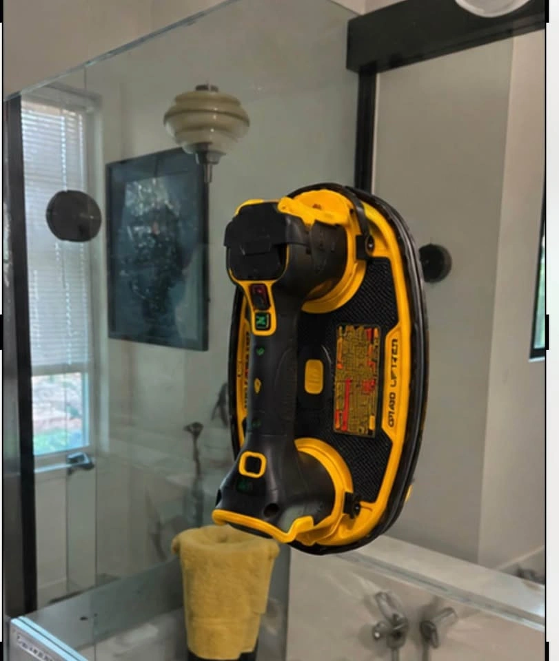 Grabo Lifter Vacuum Suction Cup Set with DeWalt Batteries - photo 3