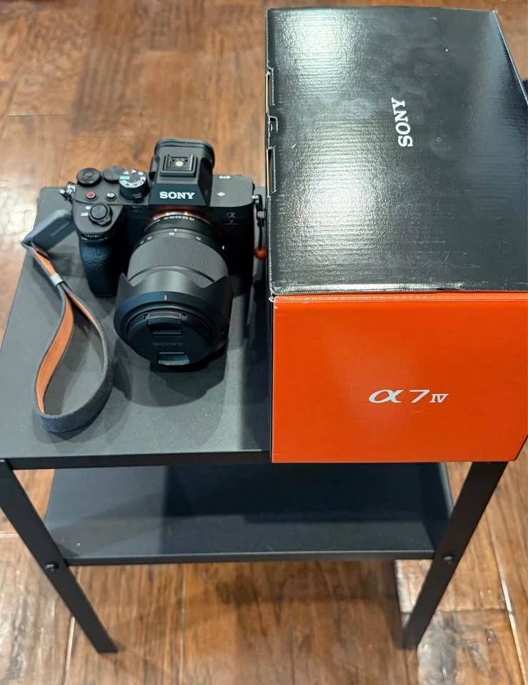 Sony Alpha A7 IV with FE 28-70mm Lens - photo 2