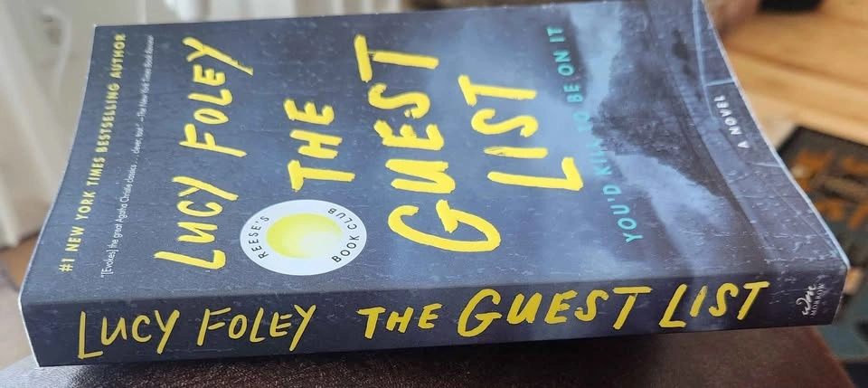 The Guest List by Lucy Foley - photo 2