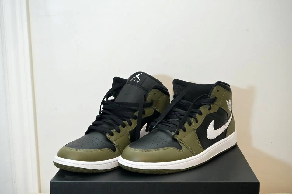 Air Jordan 1 MID