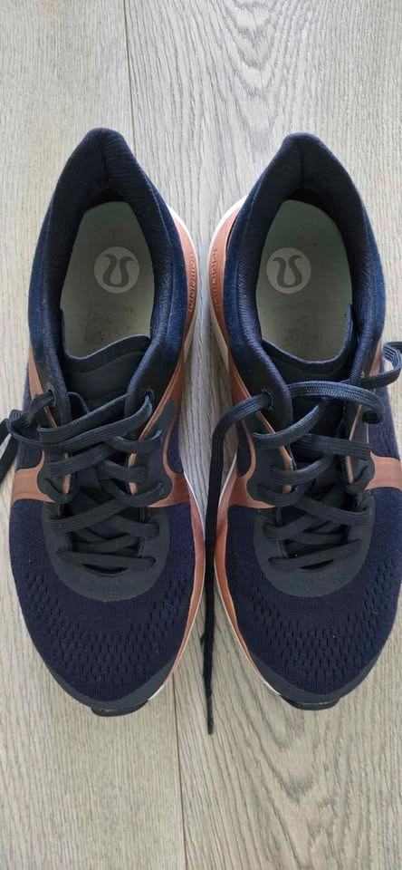 Lululemon Chargefeel low shoes- size 9 - photo 3