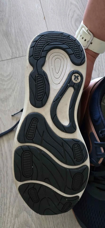Lululemon Chargefeel low shoes- size 9 - photo 4