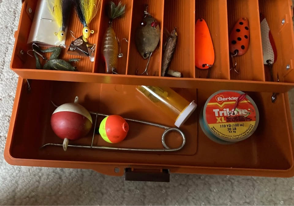 Vintage Tackle Box & Lures Orange Fenwick 1050 Box - photo 3