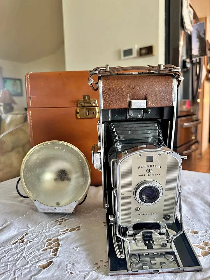 Polaroid Model 95A Land Camera w/ Case and Flash