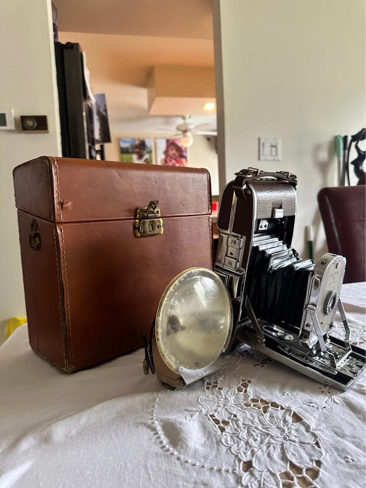 Polaroid Model 95A Land Camera w/ Case and Flash - photo 2