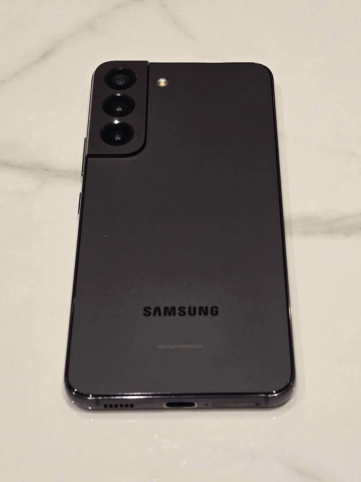 Samsung S22 128GB - Black | Unlocked | Great Condition - photo 2
