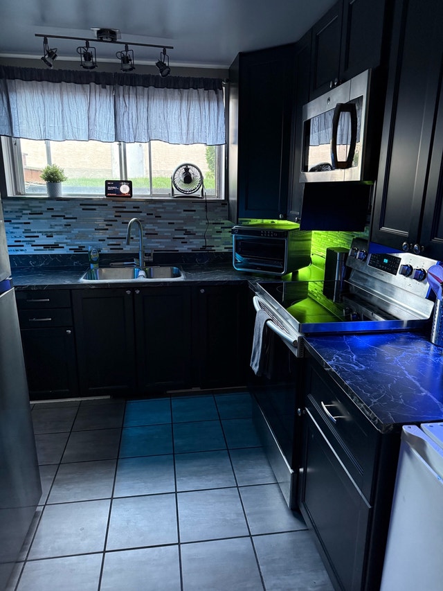 Private Room | All-Inclusive 1,300 Sq Ft Suite | Allendale - photo 3