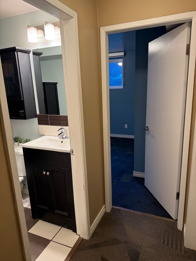 Private Room | All-Inclusive 1,300 Sq Ft Suite | Allendale - photo 5