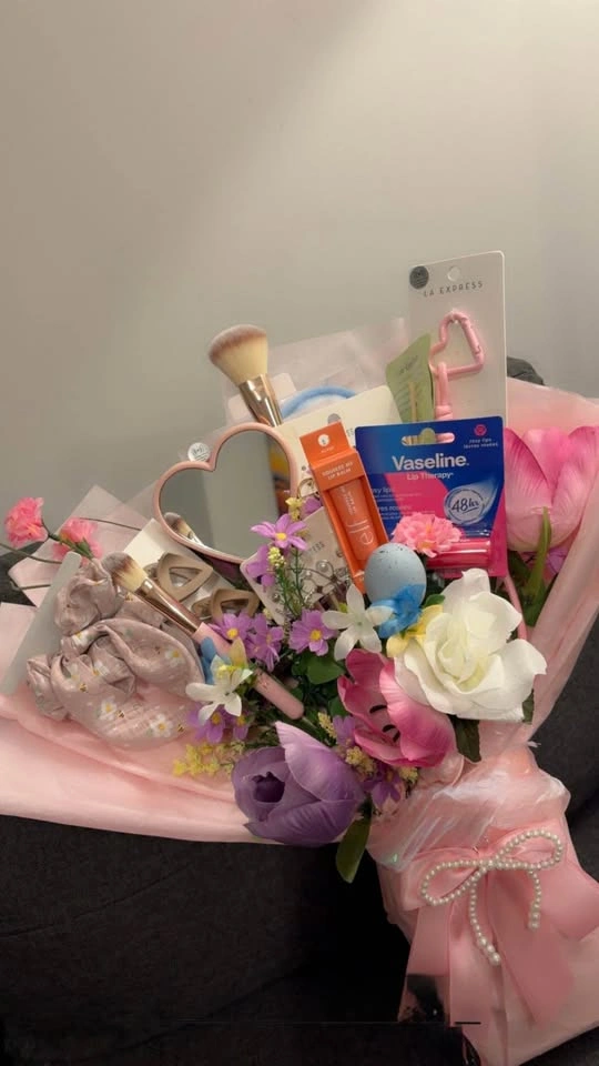 Beauty and Makeup Gift Bouquet - photo 2