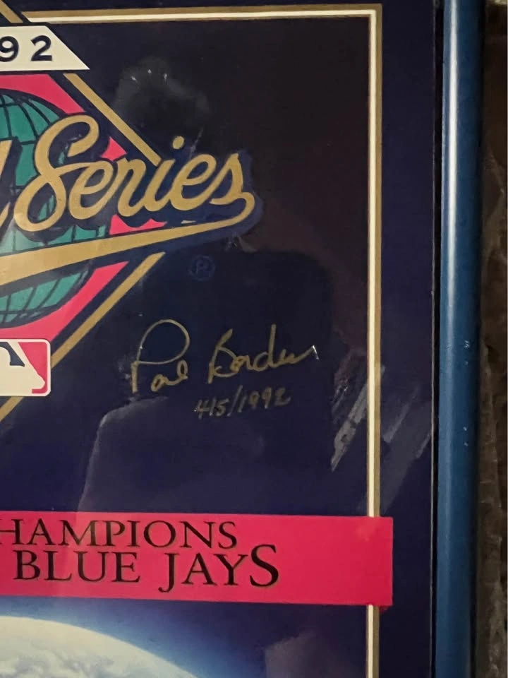 1992 World Series Program Signed by Pat Borders #415/1992 - photo 4