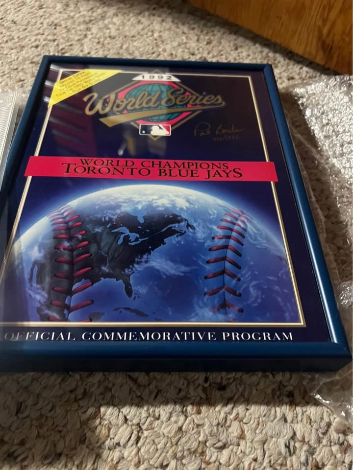 1992 World Series Program Signed by Pat Borders #415/1992 - photo 5