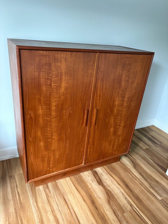 Mid Century Modern Dresser