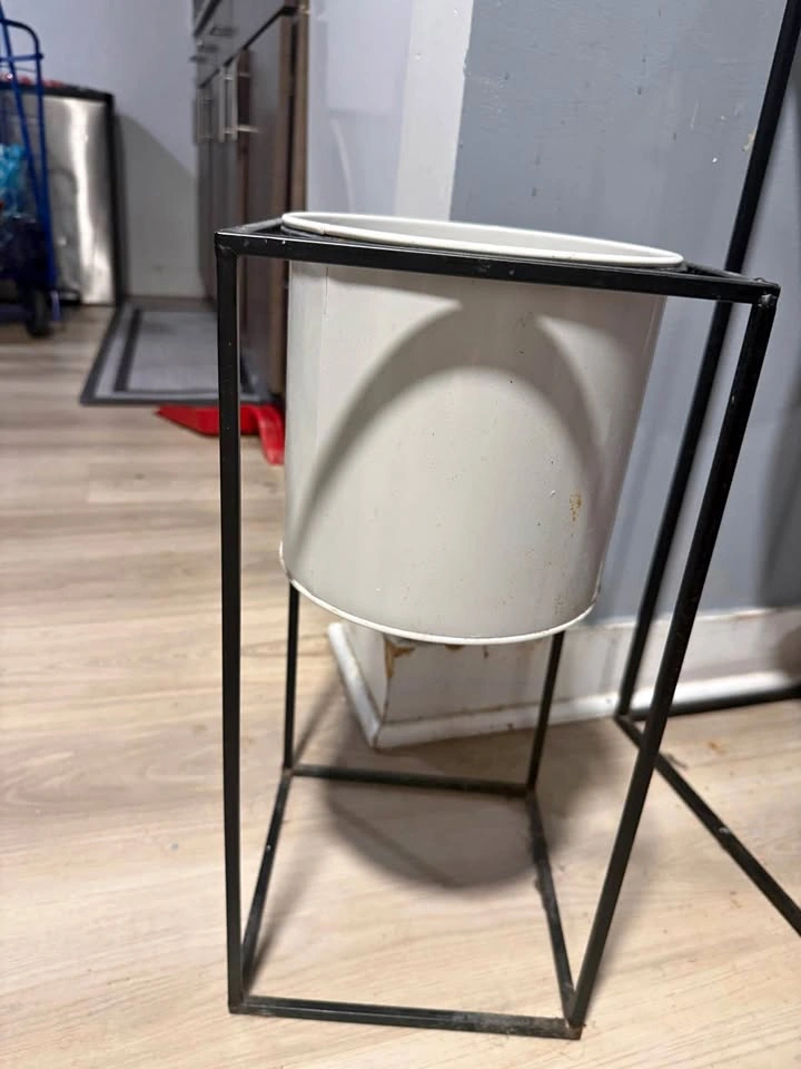 2 Modern Metal Plant Stand with White Pot – Indoor Planter Holde