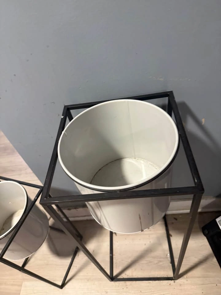2 Modern Metal Plant Stand with White Pot – Indoor Planter Holde - photo 4