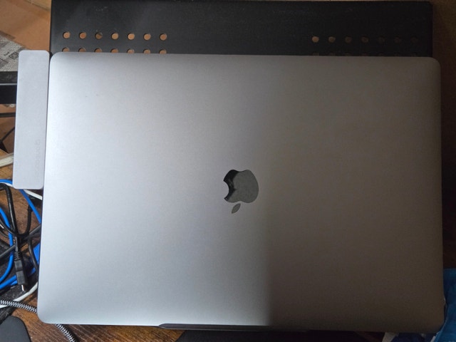 Apple MacBook Pro 15" (2018) A1990 | i7 | 16GB RAM | 256GB SSD