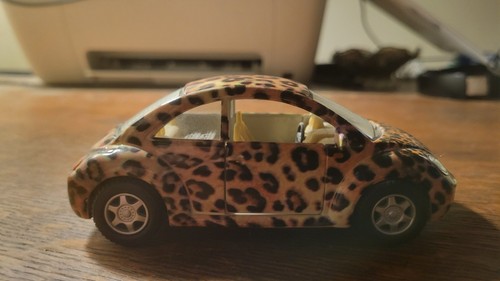 Kinsmart 1:32 Volkswagen New Beetle Diecast Car Leopard Print - photo 2
