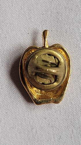 Vintage Gold Tone Apple Lapel Pin Signed Jubilee - photo 2