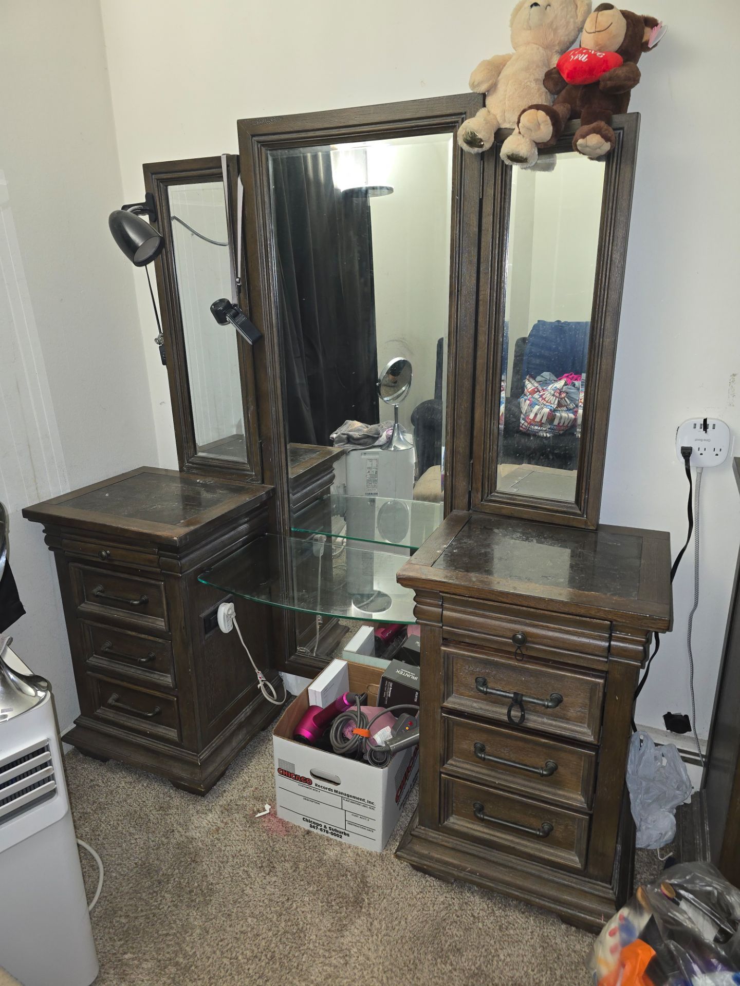 FREE....Beauty Vanity
