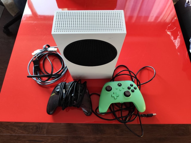 (Delivery) Xbox Series S w/games