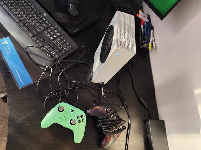 (Delivery) Xbox Series S w/games - photo 3