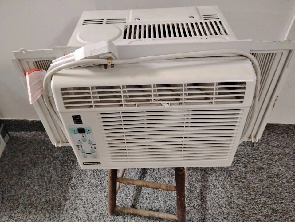 USED - UberHaus Window Air Conditioner - 6,000 BTU