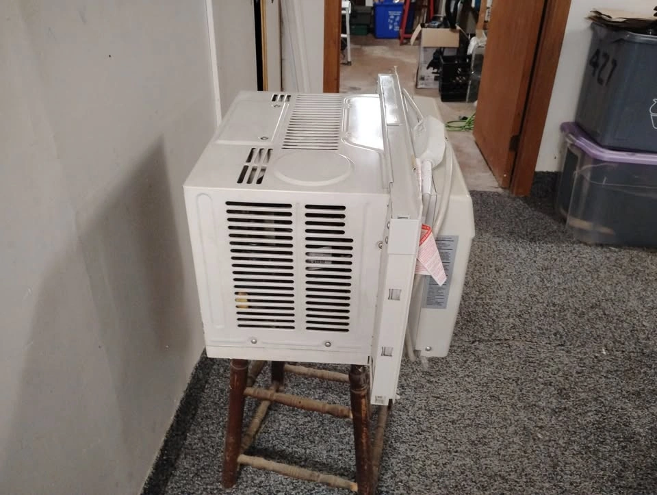 USED - UberHaus Window Air Conditioner - 6,000 BTU - photo 3