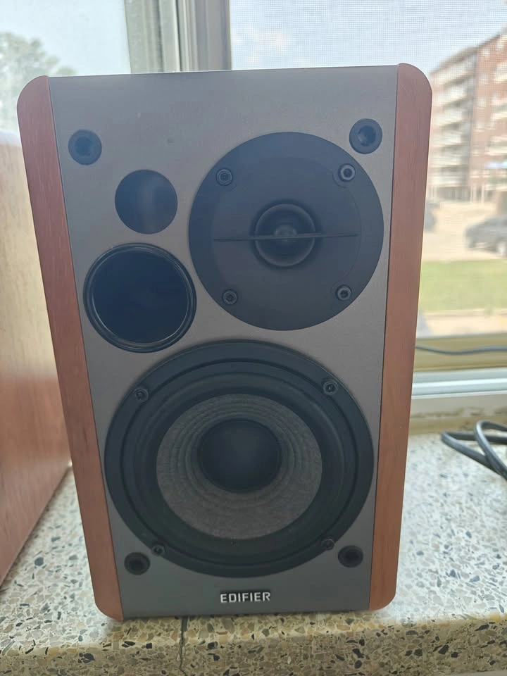 Edifier R1280T Powered Bookshelf Speakers - photo 2